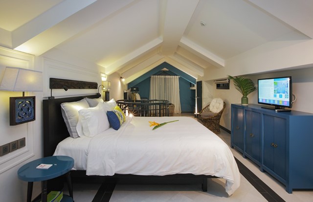 Phòng Deluxe Family Balcony Pool View